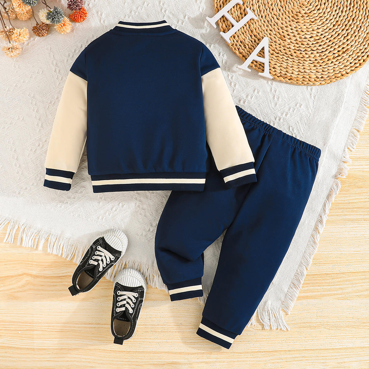 Sevimli Yün Harf Baskılı İki Parçalı Takım